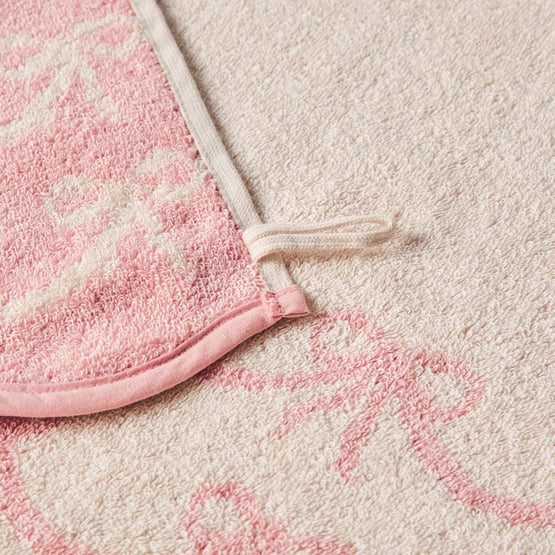 Bow Scallop Beach & Antique Pink Towel Range