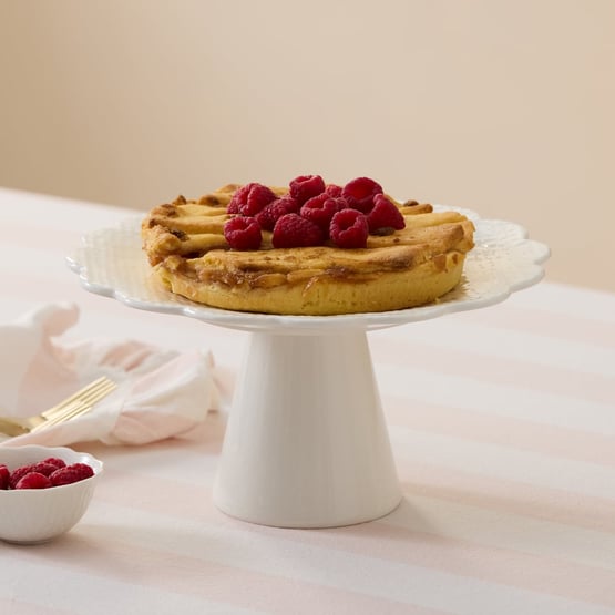 Fleur Coconut Pedestal Cake Stand