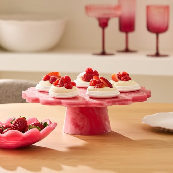 Calypso Resin Matte Raspberry Scalloped Footed Stand