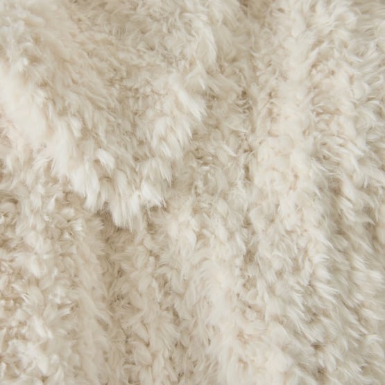 Munich Feather Yarn Winter White Throw