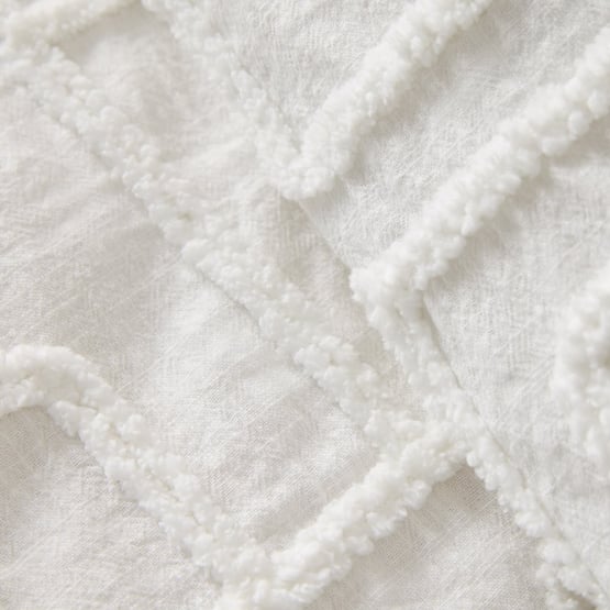 Elio White Tufted Pillowcase