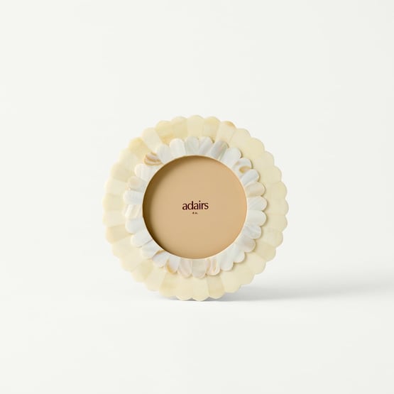 Hana Natural Round Scalloped Frame