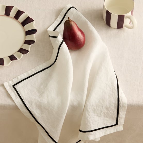 Mayfair White & Black Trim Linen Napkin Pack of 4