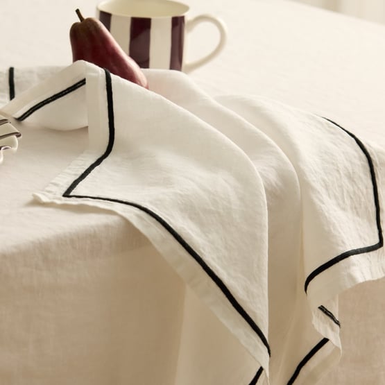 Mayfair White & Black Trim Linen Napkin Pack of 4
