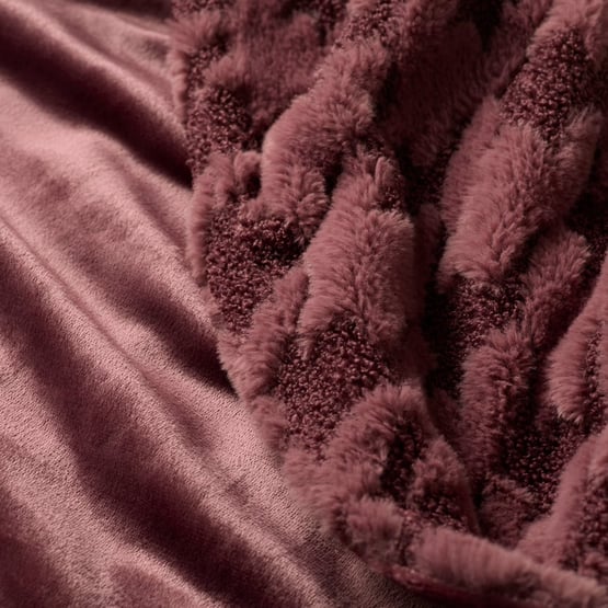 Latvia Mulberry Houndstooth Throw