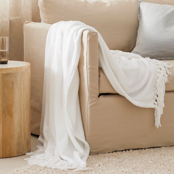 Aspen White Fleece Tassel Throw