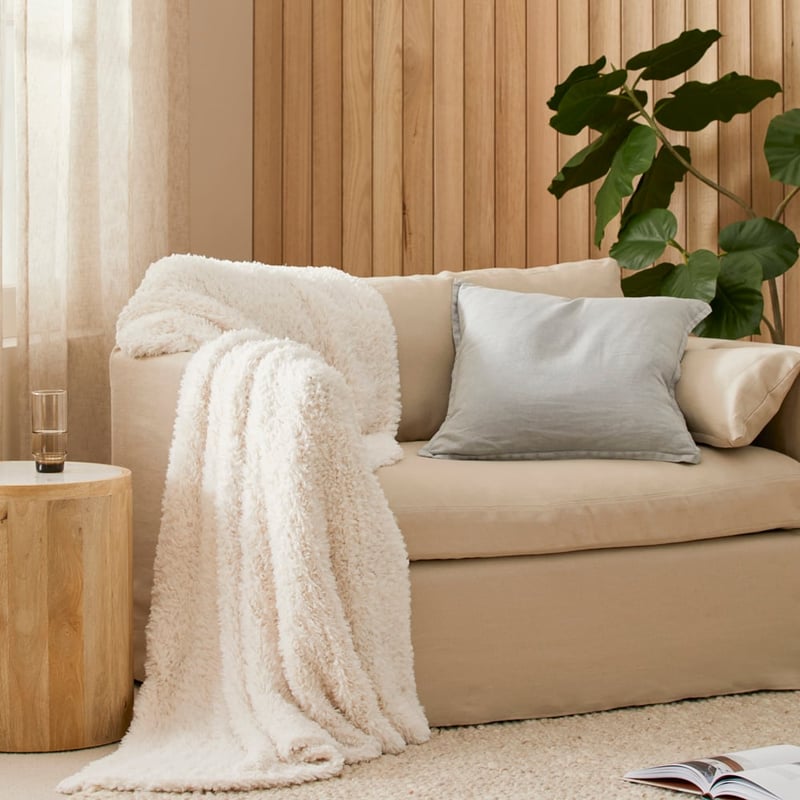 Munich Winter White Feather Yarn Throw