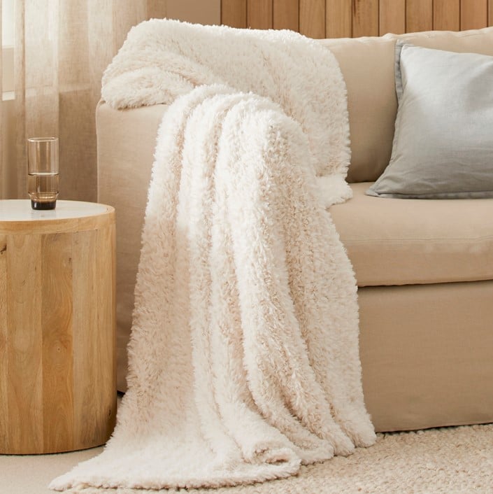 Munich Winter White Feather Yarn Throw