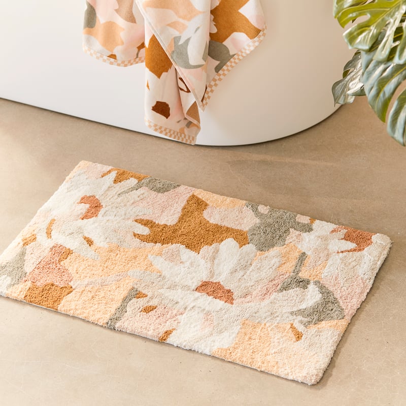 Kimmy Hogan Paper Daisies Whisper Pink Bath Mat
