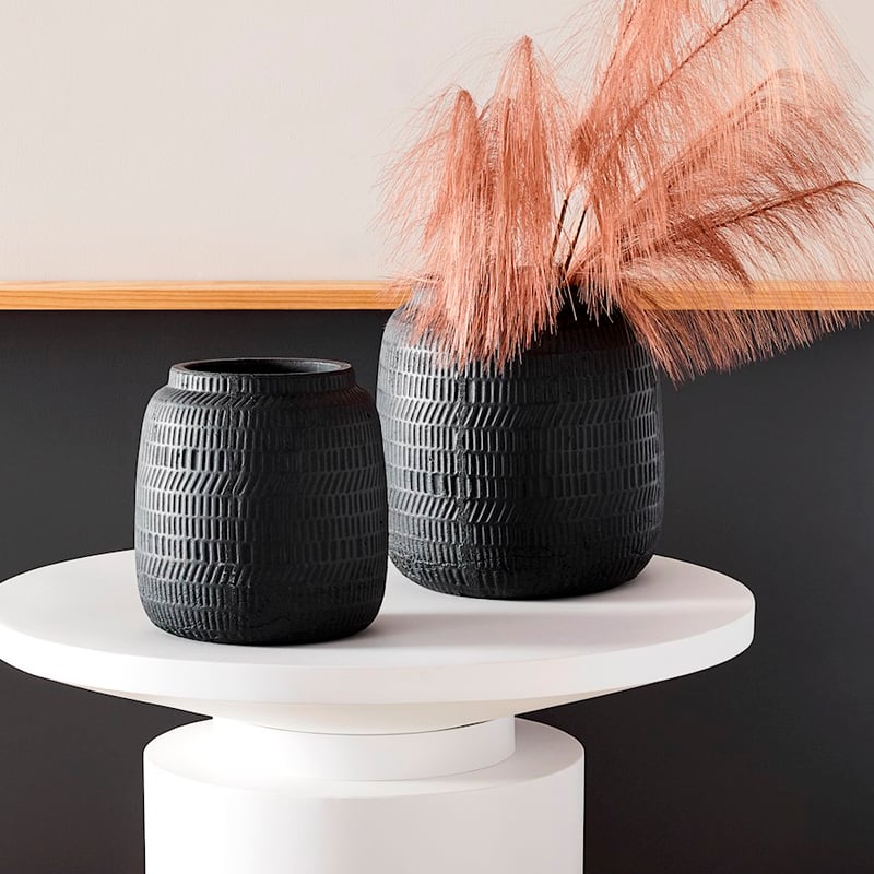 Black Dashes Pot
