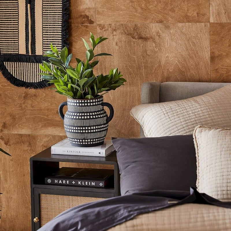 Badu Black & White Pot