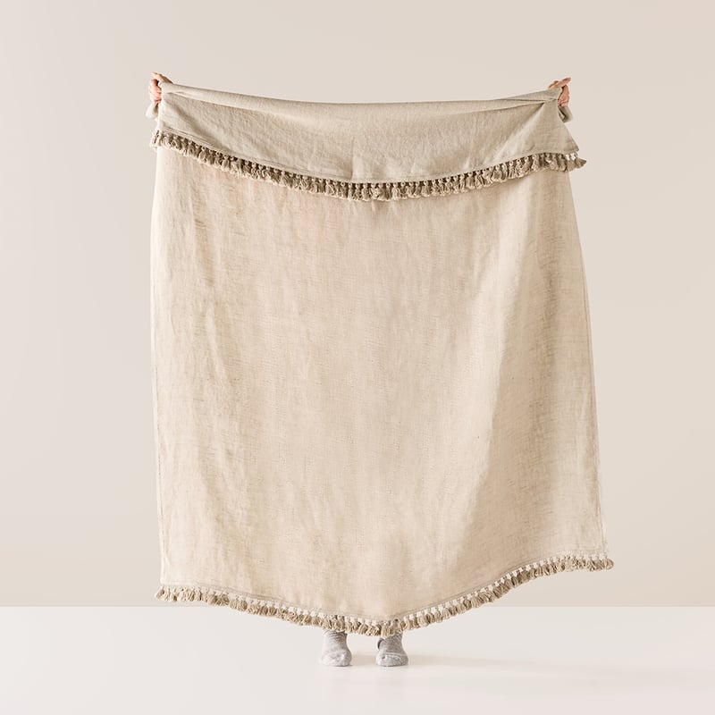 Yuri Natural Throw