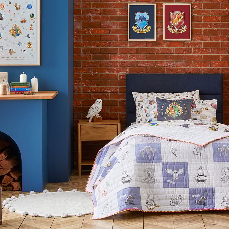 Warner Bros Harry Potter Hogwarts Coverlet