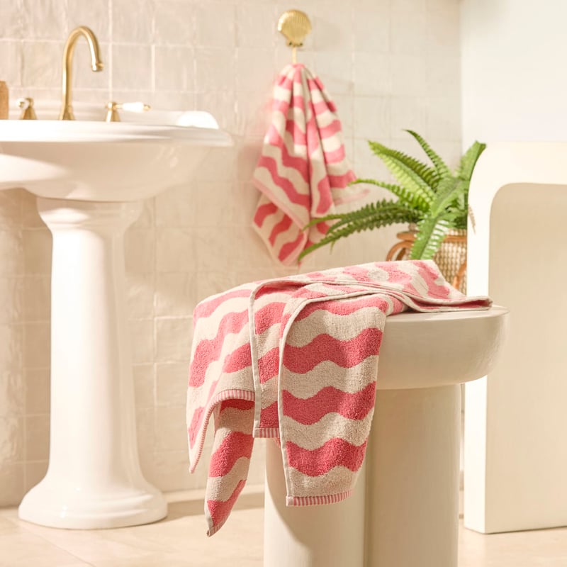 Wave Strawberry Towel Range