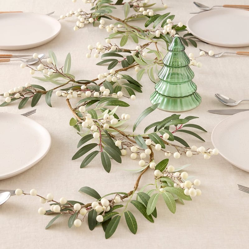 Berry Leaf White & Green Garland