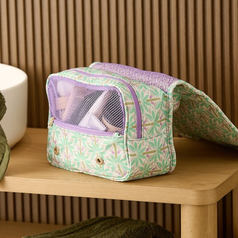 Palm Hanging Toiletry Bag