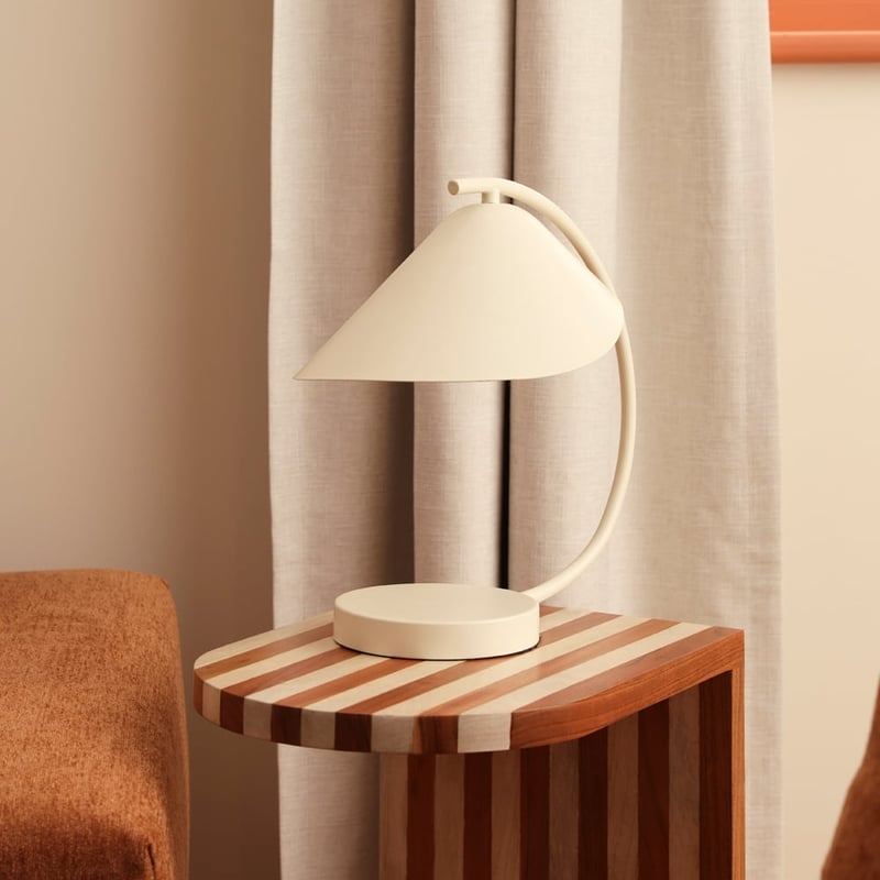 Sissy Cream Table Light