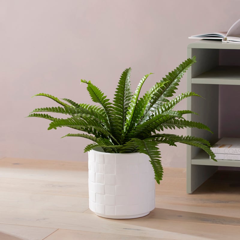 Embossed White Check Pot