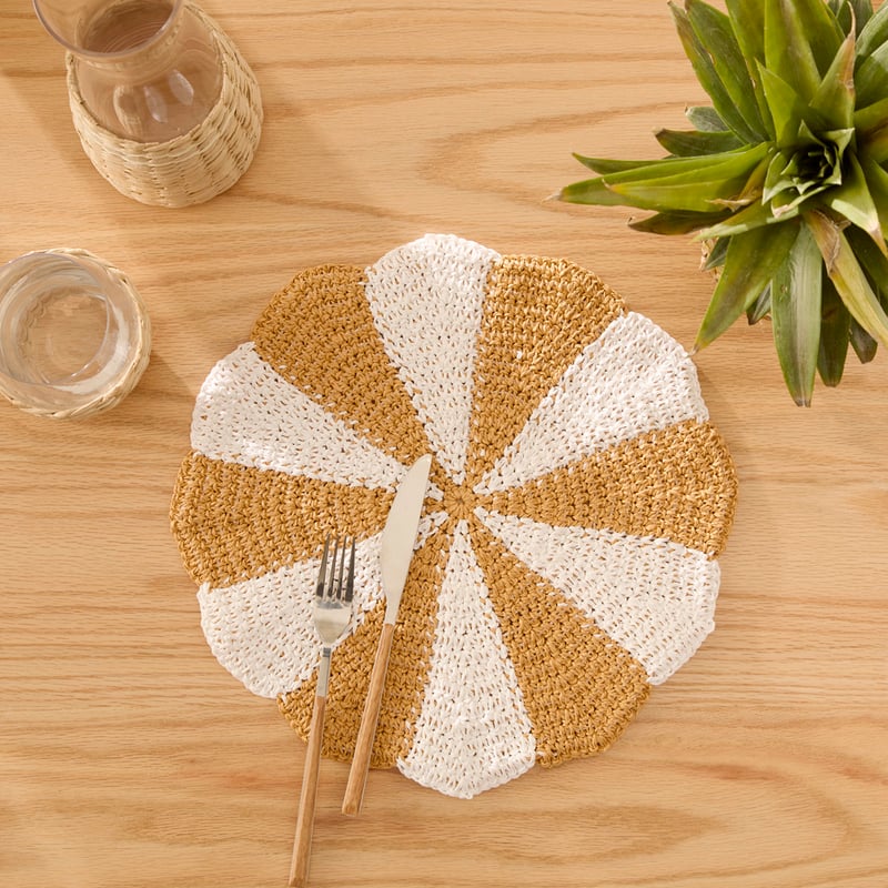 Scalloped White & Natural Woven Placemat