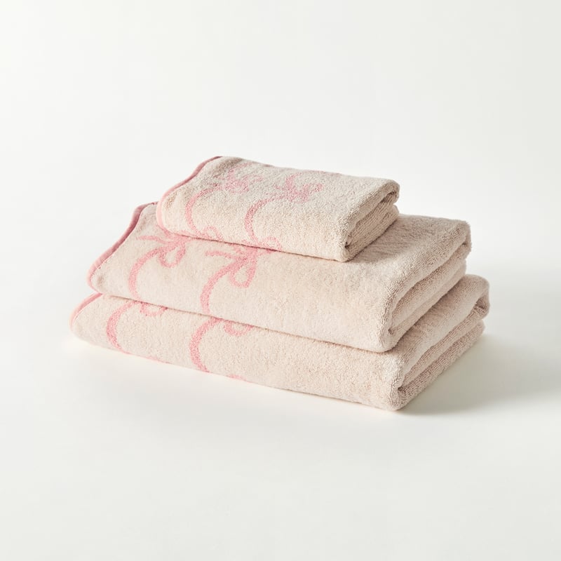 Bow Scallop Beach & Antique Pink Towel Range