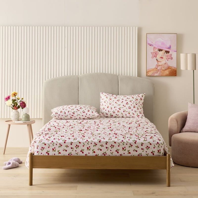 Sweet Dreams Strawberries Red Sheet Set