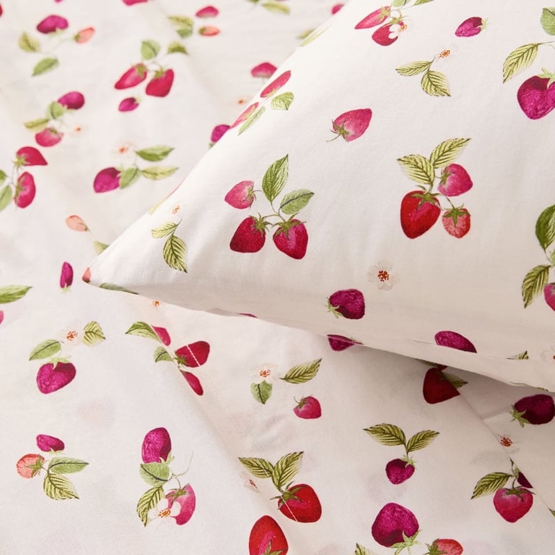 Sweet Dreams Strawberries Red Sheet Set