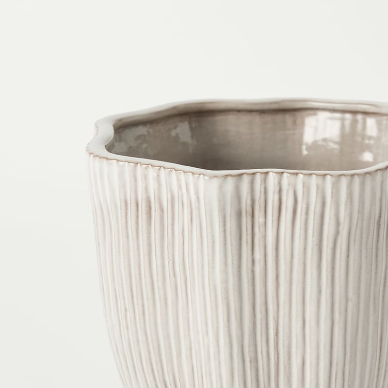 Wavy Taupe Pot