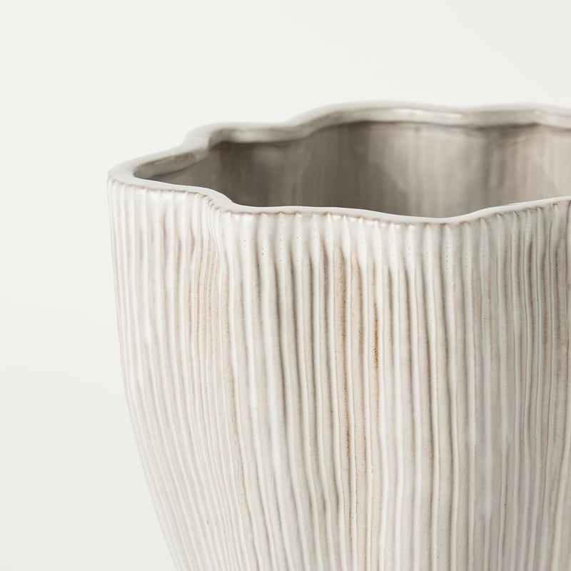 Wavy Taupe Pot