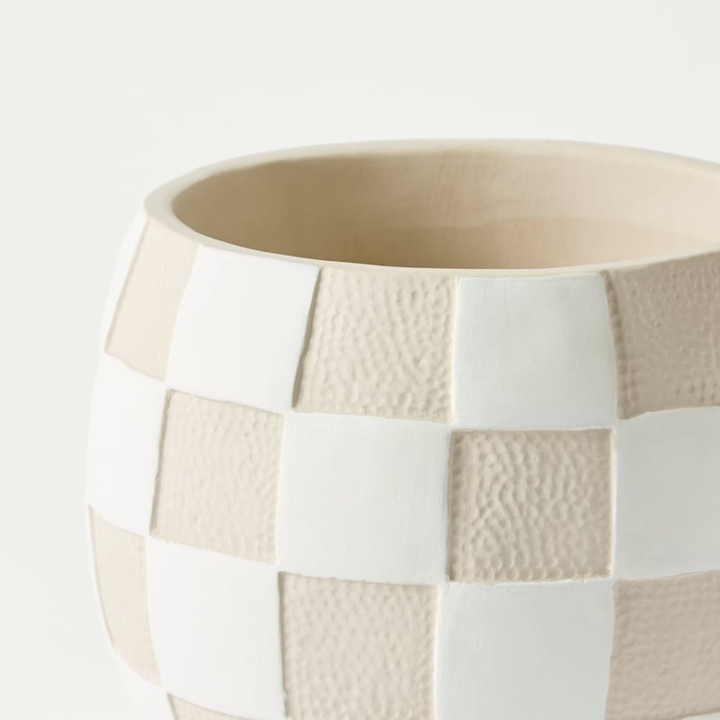 Checkerboard White & Taupe Round Pot