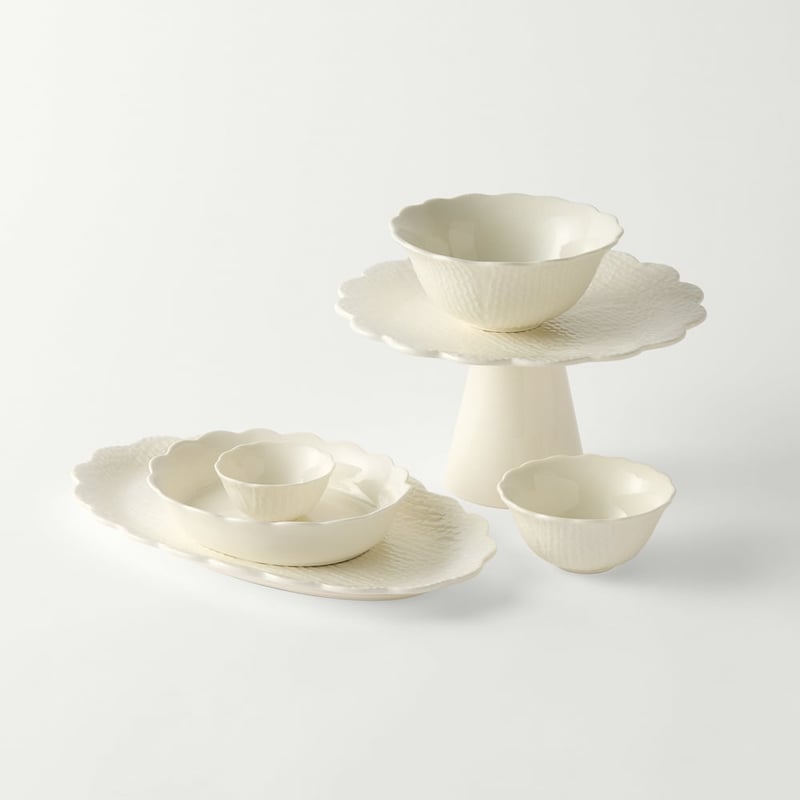 Fleur Coconut Pedestal Cake Stand