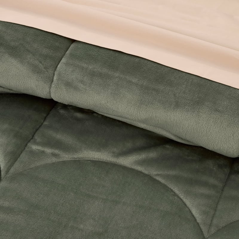 Sage Wave Plush Quilted Comforter Blanket