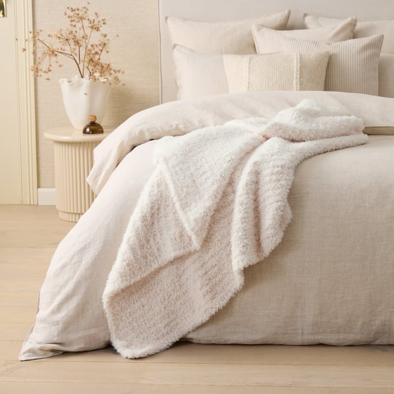 Munich Feather Yarn Winter White Throw