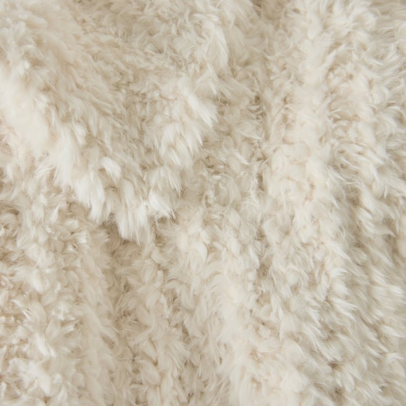 Munich Feather Yarn Winter White Throw