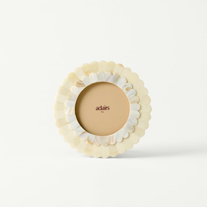 Hana Natural Round Scalloped Frame