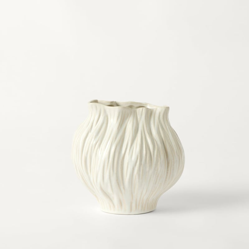 Flow White Linear Vase