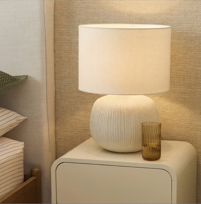 Luma White Matte Table Light