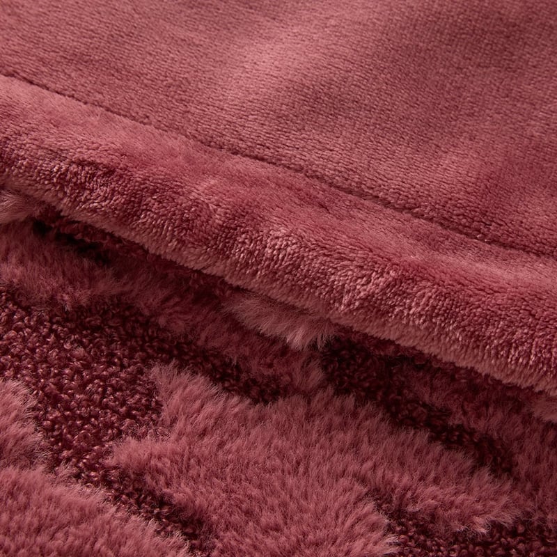 Latvia Mulberry Houndstooth Blanket