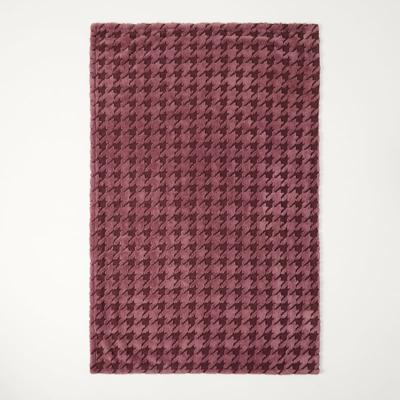 Latvia Mulberry Houndstooth Throw