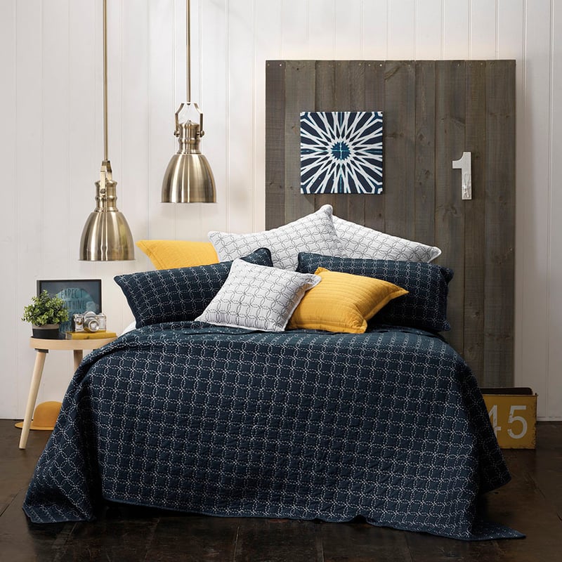 Clarence Navy Bedspread Set