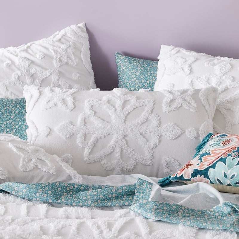 Arvi White Tufted Pillowcase