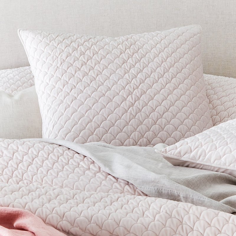 Waves Shell Quilted Velvet Pillowcase