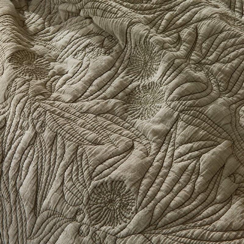 Gumnut Leaf Quilted Quilt Cover
