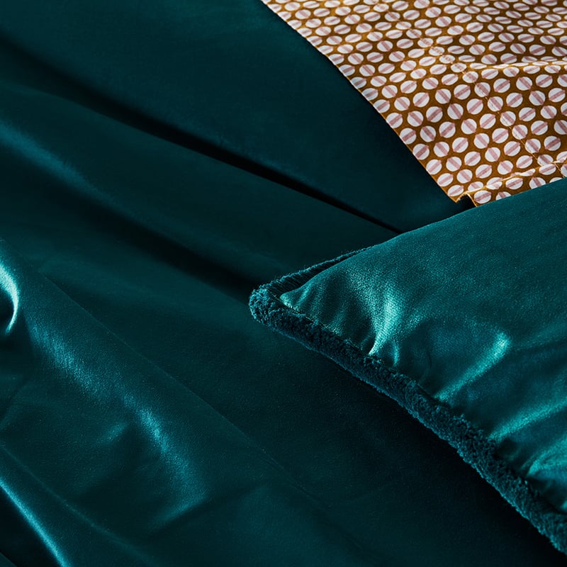 Columbia Fringe Velvet Peacock Quilt Cover