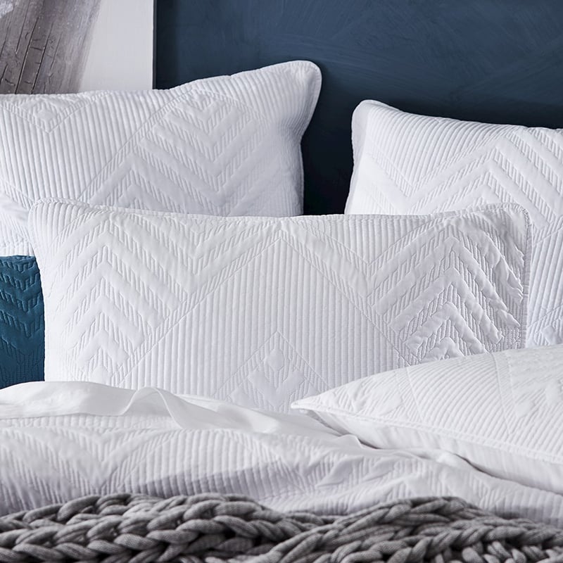 Virgo White Quilted Quilt Cover