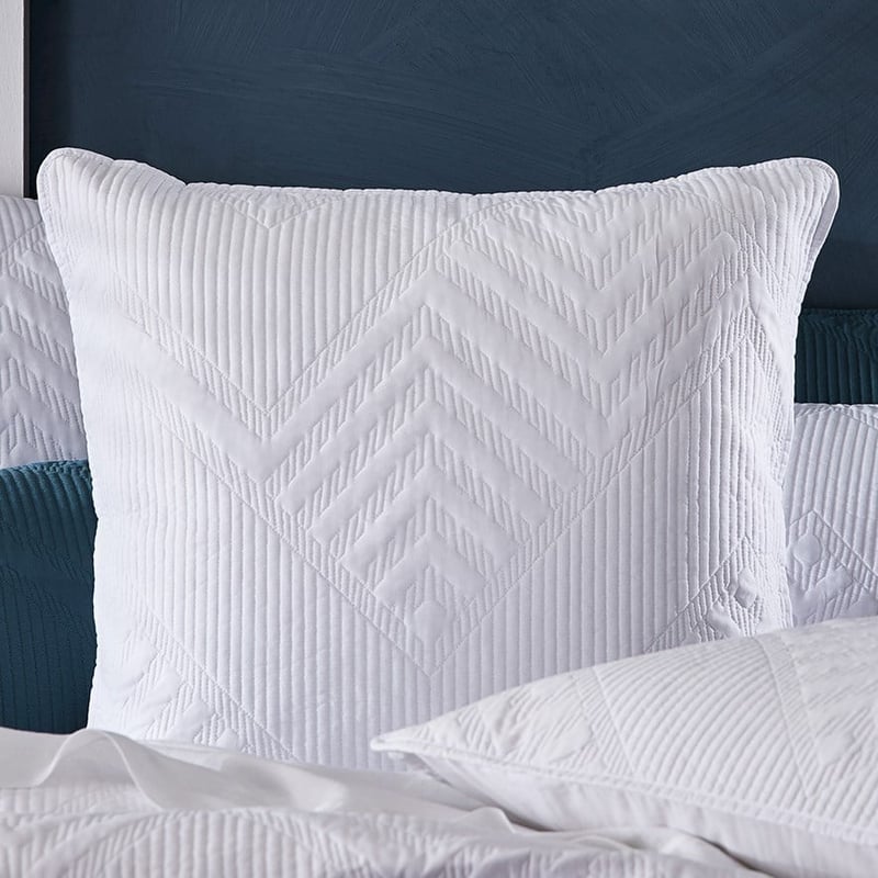 Virgo White Quilted Quilt Cover