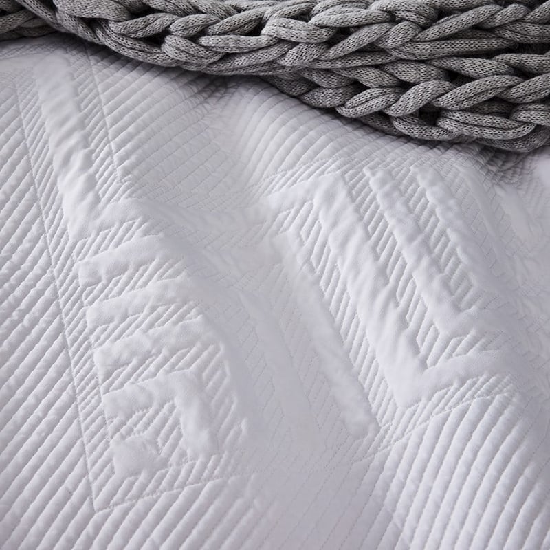 Virgo White Quilted Quilt Cover