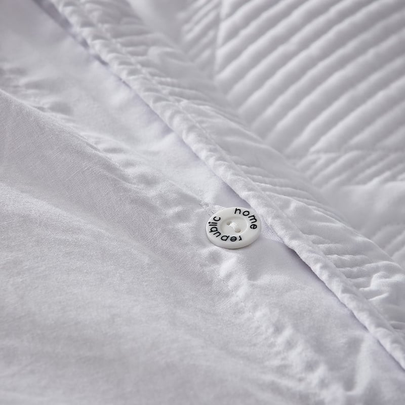 Virgo White Quilted Quilt Cover