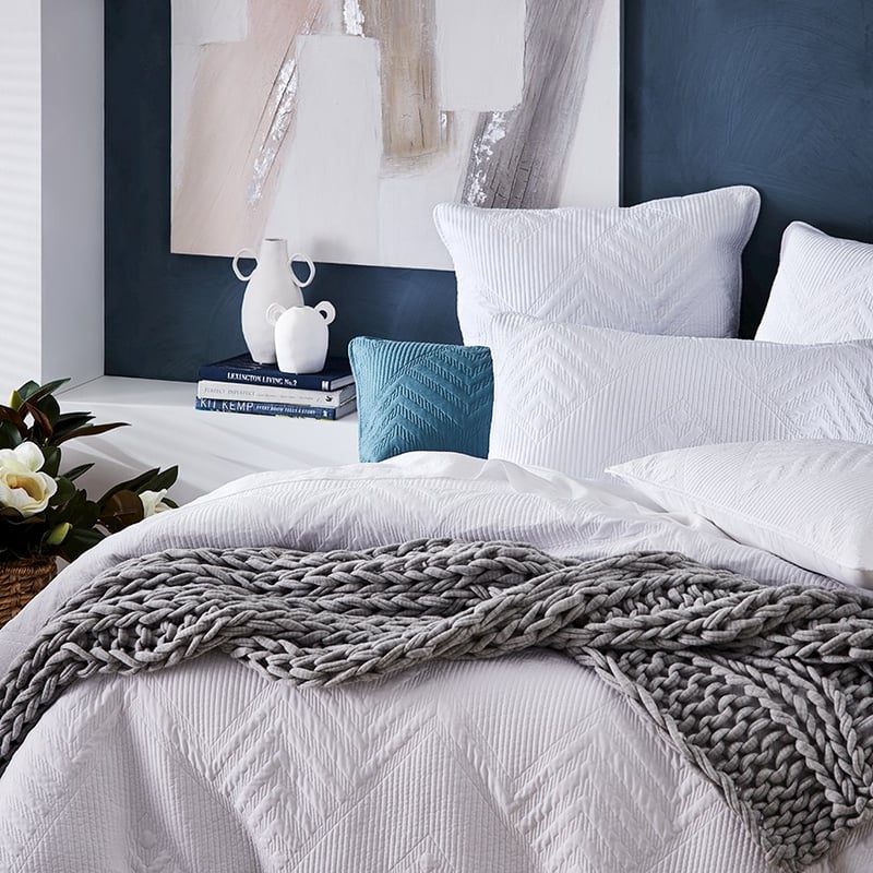 Virgo White Quilted Quilt Cover