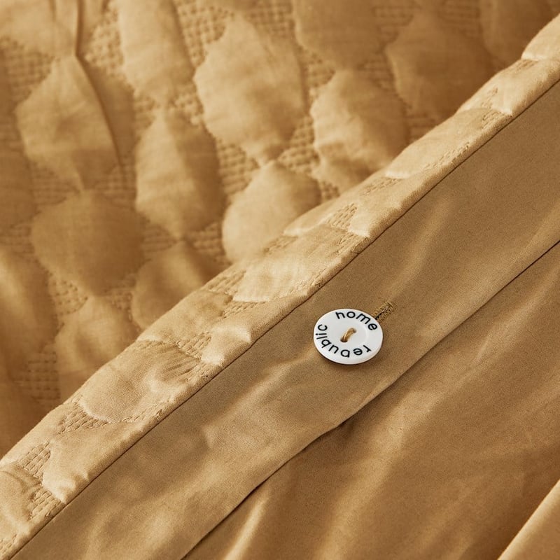Pebble Quilted Cashew Quilt Cover