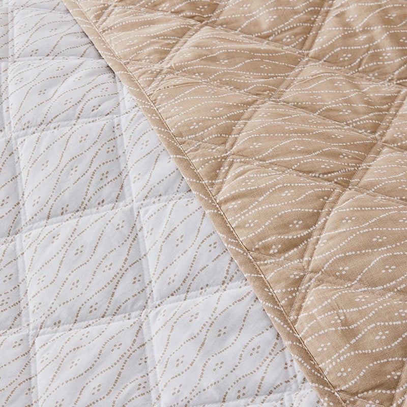 Stonewashed Cotton Printed Nude Wave Quilted Coverlet